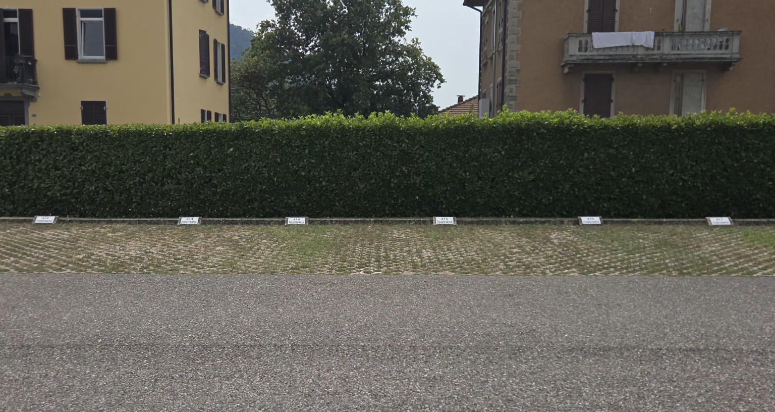 Parcheggi dal 412 al 417 riservati alla fisioterapia nel parcheggio grande